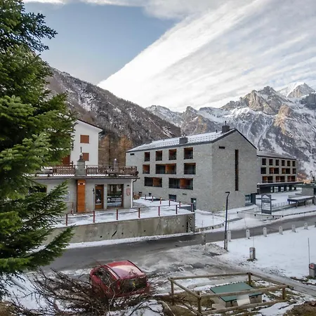 Vivimihome - Rifugio Genzianella Aparthotel 4*